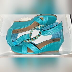 3 sandals 7 / 71/2 lot